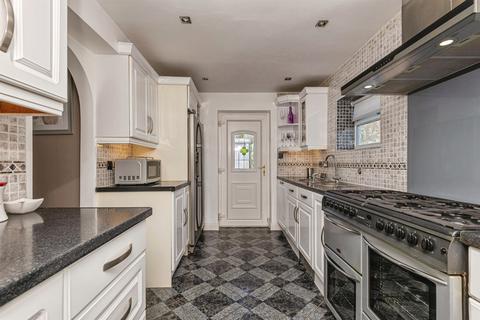 4 bedroom semi-detached house for sale, The Knowl, MIRFIELD