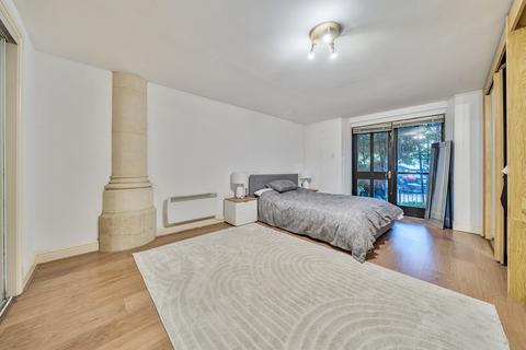 undefined, The Avenue, London