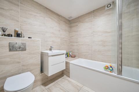 undefined, The Avenue, London