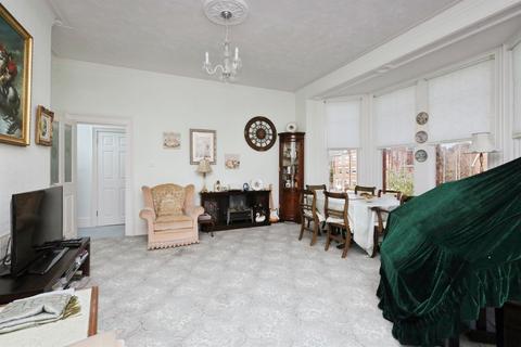 3 bedroom flat for sale, Bolsover Road, Eastbourne