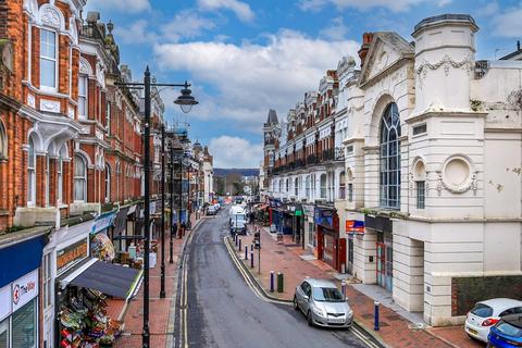 2 bedroom flat for sale, Seaside Road, Eastbourne