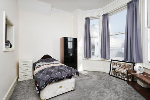 1 bedroom ground floor flat for sale, Queens Gardens, Eastbourne