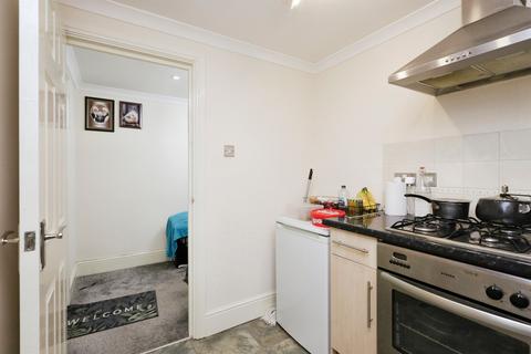 1 bedroom ground floor flat for sale, Queens Gardens, Eastbourne