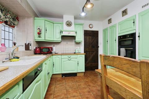 4 bedroom detached house for sale, Manor Way, Eastbourne