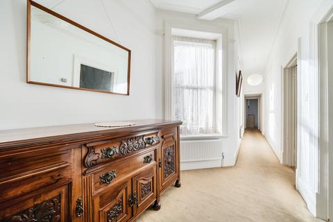 1 bedroom flat for sale, Cromwell Crescent, London