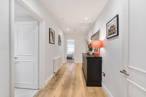 3 bedroom apartment for sale, Eardley Crescent, London
