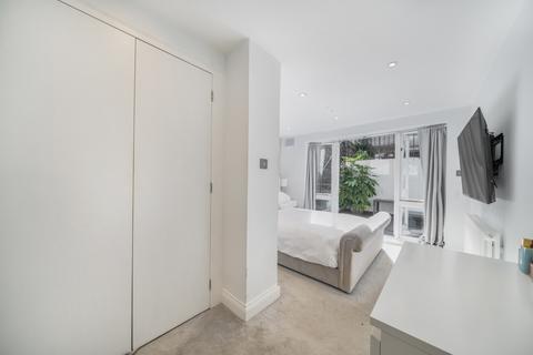 3 bedroom apartment for sale, Eardley Crescent, London