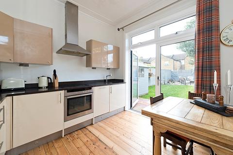 2 bedroom maisonette for sale, Fyfield Road, Enfield