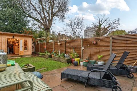 2 bedroom maisonette for sale, Fyfield Road, Enfield