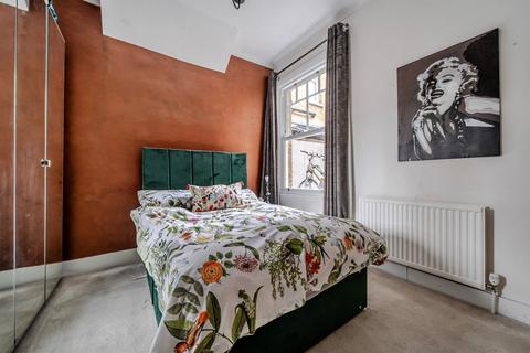 2 bedroom maisonette for sale, Fyfield Road, Enfield