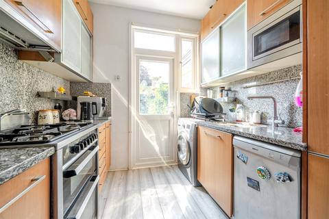 3 bedroom terraced house for sale, Sittingbourne Avenue, Enfield
