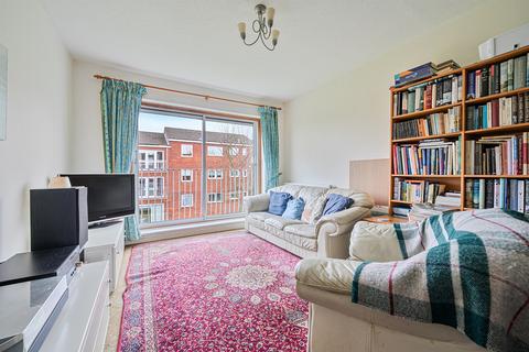 2 bedroom flat for sale, Roundhedge Way, Enfield