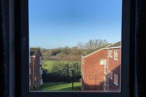 2 bedroom flat for sale, Roundhedge Way, Enfield
