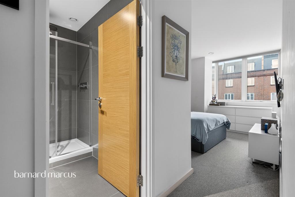 En suite bedroom, en suite