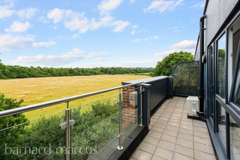 2 bedroom flat for sale, Challenge Court, Leatherhead