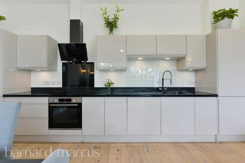2 bedroom flat for sale, Challenge Court, Leatherhead