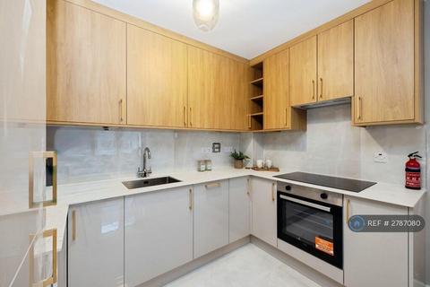 1 bedroom flat to rent, Skyline Plaza E1