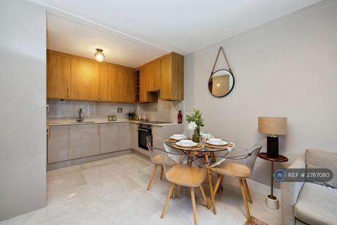 1 bedroom flat to rent, Skyline Plaza E1
