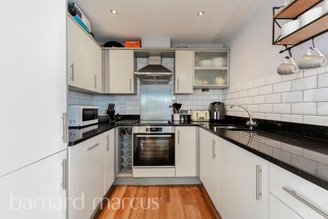 2 bedroom ground floor flat for sale, Highbury Drive, LEATHERHEAD