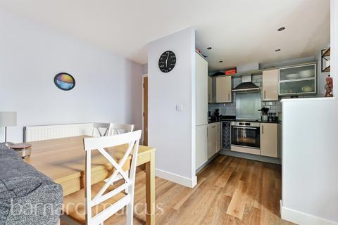 2 bedroom ground floor flat for sale, Highbury Drive, LEATHERHEAD