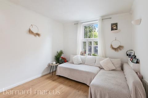 2 bedroom end of terrace house for sale, Beaconsfield Place, Epsom