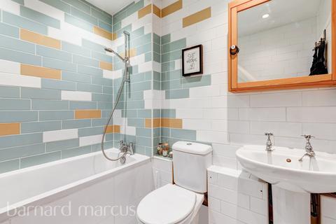 2 bedroom flat for sale, Kingston Road, Epsom