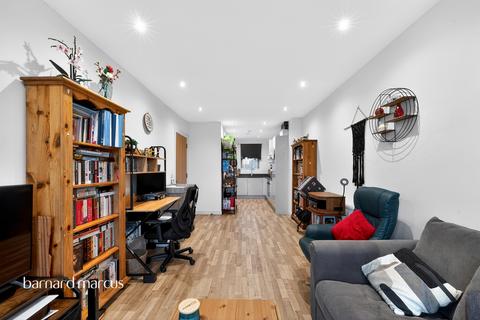 1 bedroom flat for sale, Clovelly Road, Hounslow