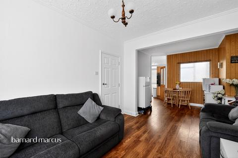 3 bedroom terraced house for sale, Guildford Avenue, Feltham