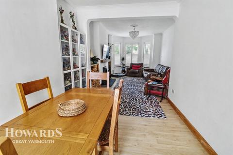 5 bedroom terraced house for sale, North Denes Road, Great Yarmouth
