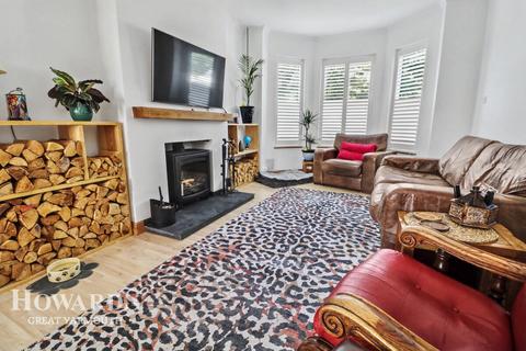 5 bedroom terraced house for sale, North Denes Road, Great Yarmouth