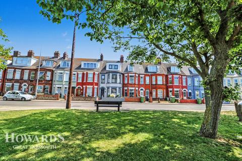 5 bedroom terraced house for sale, North Denes Road, Great Yarmouth