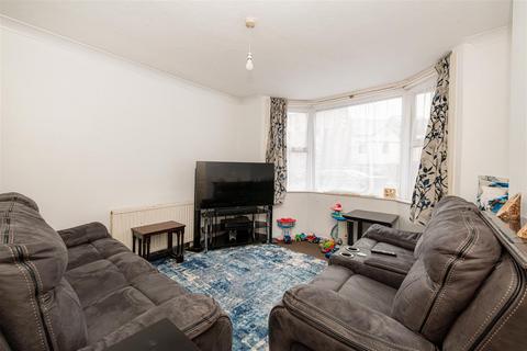 3 bedroom house to rent, Totteridge Avenue, High Wycombe HP13