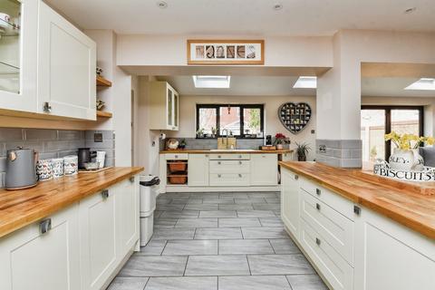 4 bedroom detached house for sale, Foxcote Gardens, Frome