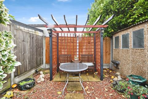 3 bedroom semi-detached house for sale, Geneva Gardens, Romford