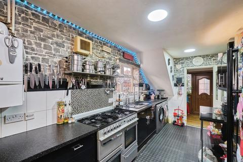3 bedroom semi-detached house for sale, Hillary Avenue, Wednesbury