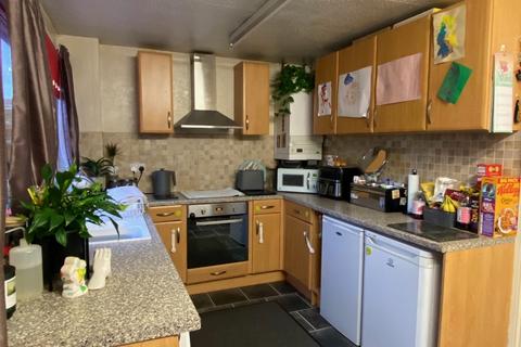 3 bedroom semi-detached house for sale, Hill View Close, Grantham