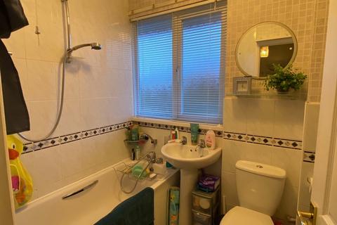 3 bedroom semi-detached house for sale, Hill View Close, Grantham
