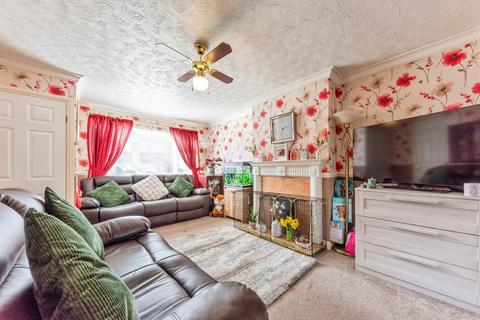 3 bedroom semi-detached house for sale, Hill View Close, Grantham