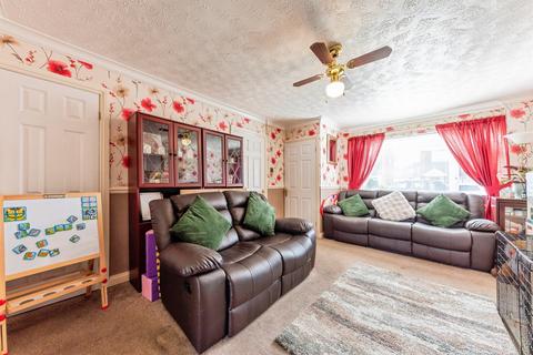3 bedroom semi-detached house for sale, Hill View Close, Grantham