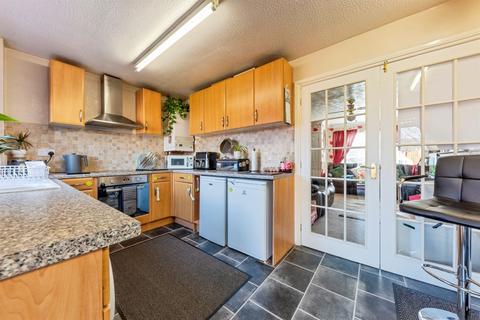 3 bedroom semi-detached house for sale, Hill View Close, Grantham