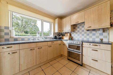 3 bedroom detached house for sale, Lodge Way, GRANTHAM