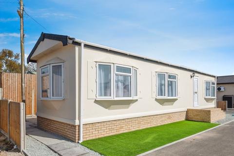 2 bedroom detached bungalow for sale, Mill Road, Great Yarmouth