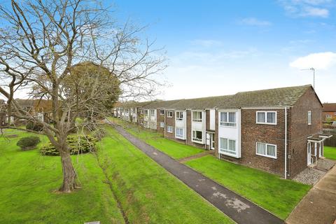 1 bedroom ground floor flat for sale, Summerfields Avenue, Hailsham