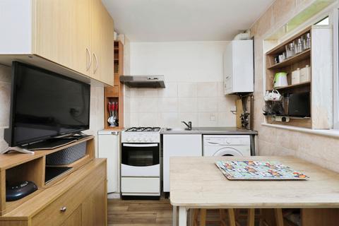1 bedroom ground floor flat for sale, Summerfields Avenue, Hailsham
