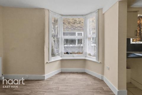 3 bedroom terraced house for sale, Goldsmith Avenue, London