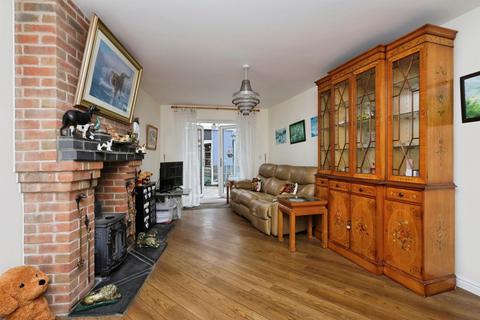 3 bedroom end of terrace house for sale, Splice Lane, Hailsham
