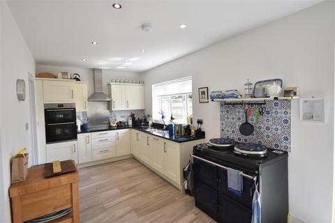 5 bedroom detached house for sale, Frederick Close, Sutton On Trent, Newark