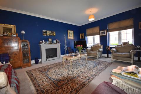5 bedroom detached house for sale, Frederick Close, Sutton On Trent, Newark