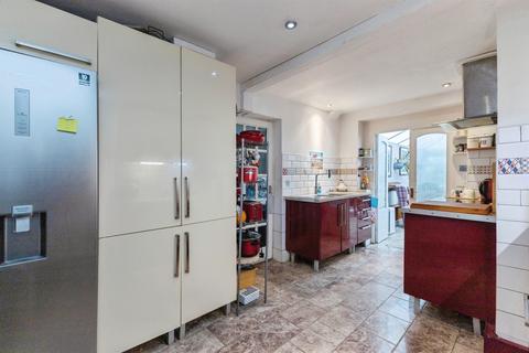 4 bedroom detached bungalow for sale, Mill Lane, Hastings