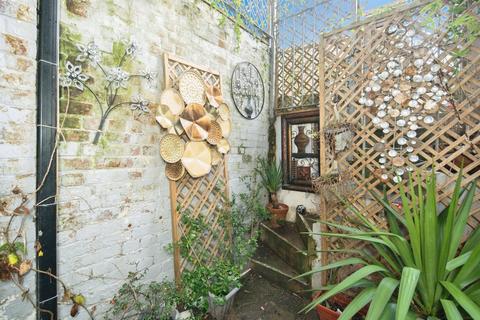 2 bedroom flat for sale, Church Road, St. Leonards-On-Sea